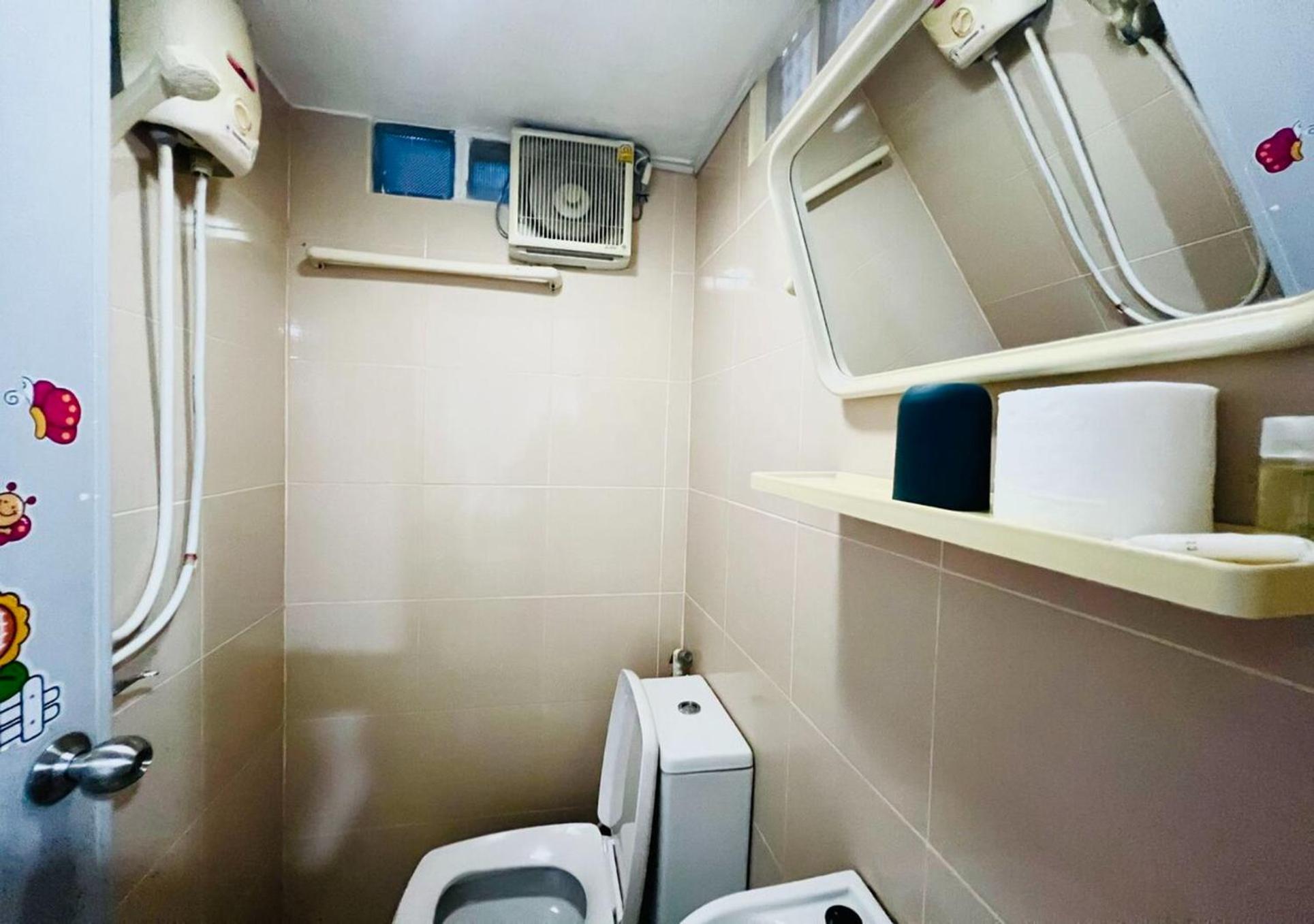 Ree House@Soi Cowboy-Asoke Bts-Mrt Hotel Bangkok Exterior photo