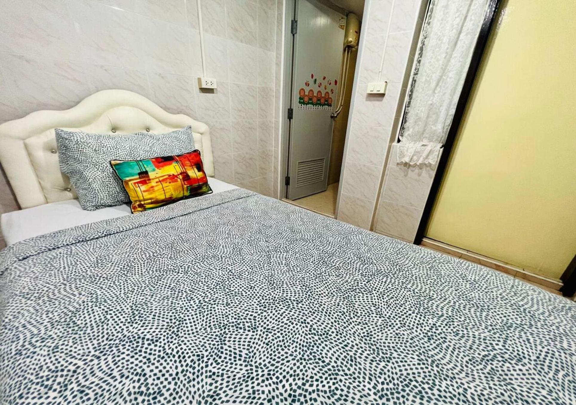 Ree House@Soi Cowboy-Asoke Bts-Mrt Hotel Bangkok Exterior photo