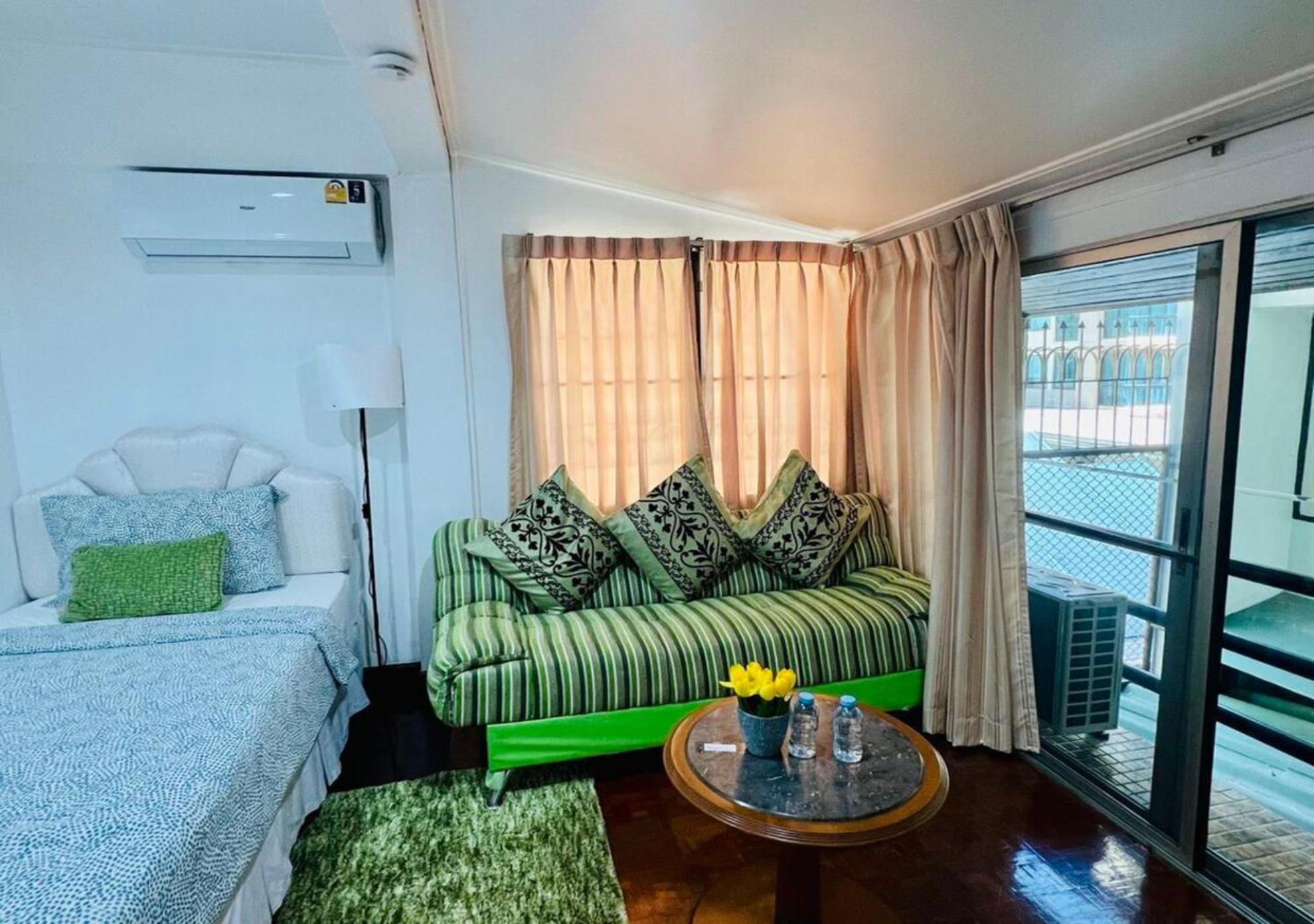 Ree House@Soi Cowboy-Asoke Bts-Mrt Hotel Bangkok Exterior photo
