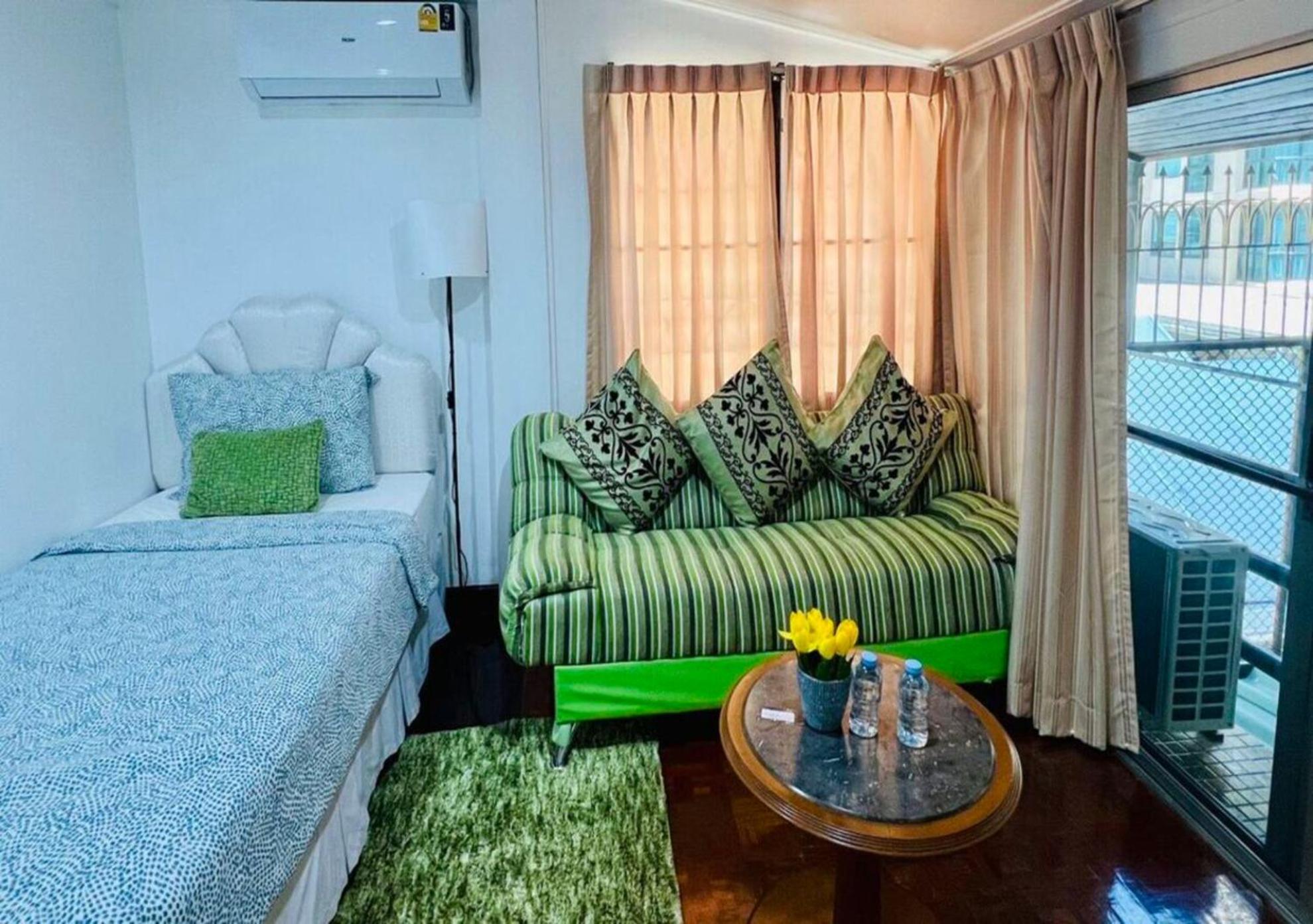 Ree House@Soi Cowboy-Asoke Bts-Mrt Hotel Bangkok Exterior photo